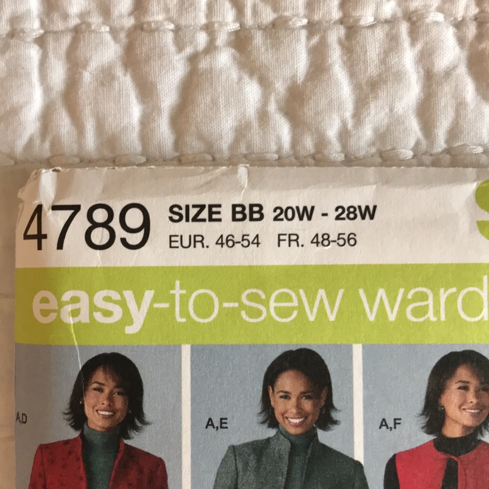 Simplicity pattern -never opened - Picture 3 of 3